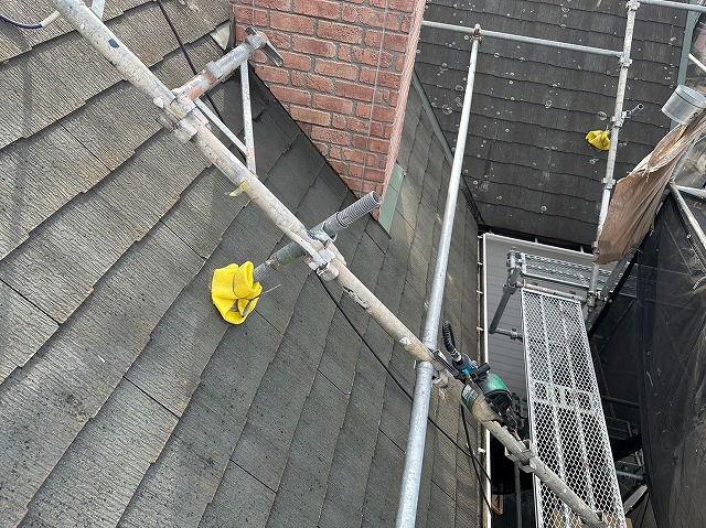 スレート屋根から横暖ルーフを使った屋根カバー工事を行いました！川口市屋根カバー工事　横暖ルーフαｓ　ニチハ　センタールーフ　スレートボロボロ　ガルバリウム鋼板　